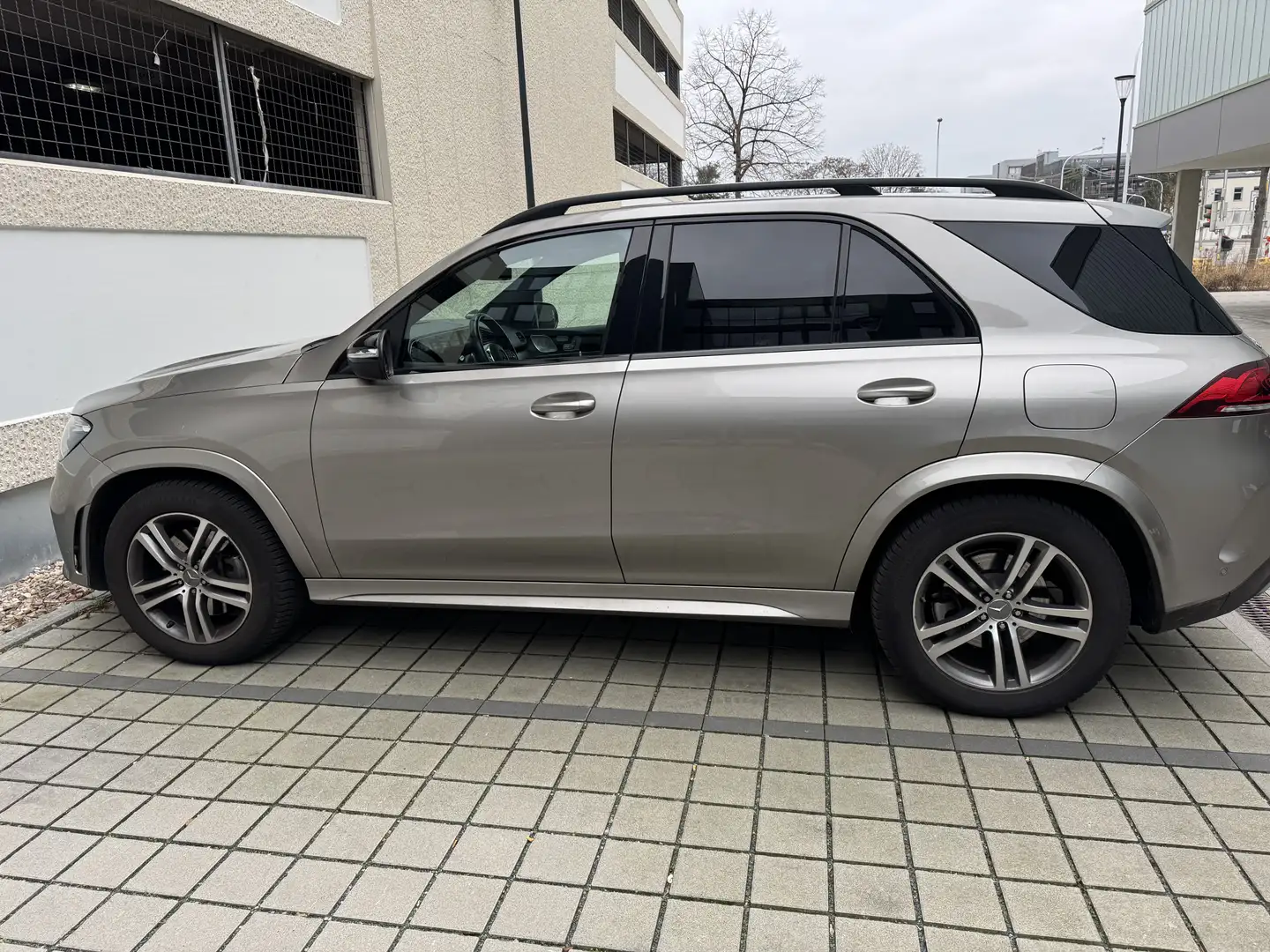 Mercedes-Benz GLE 300 GLE 300 d 4Matic (167.109) Schwarz - 2
