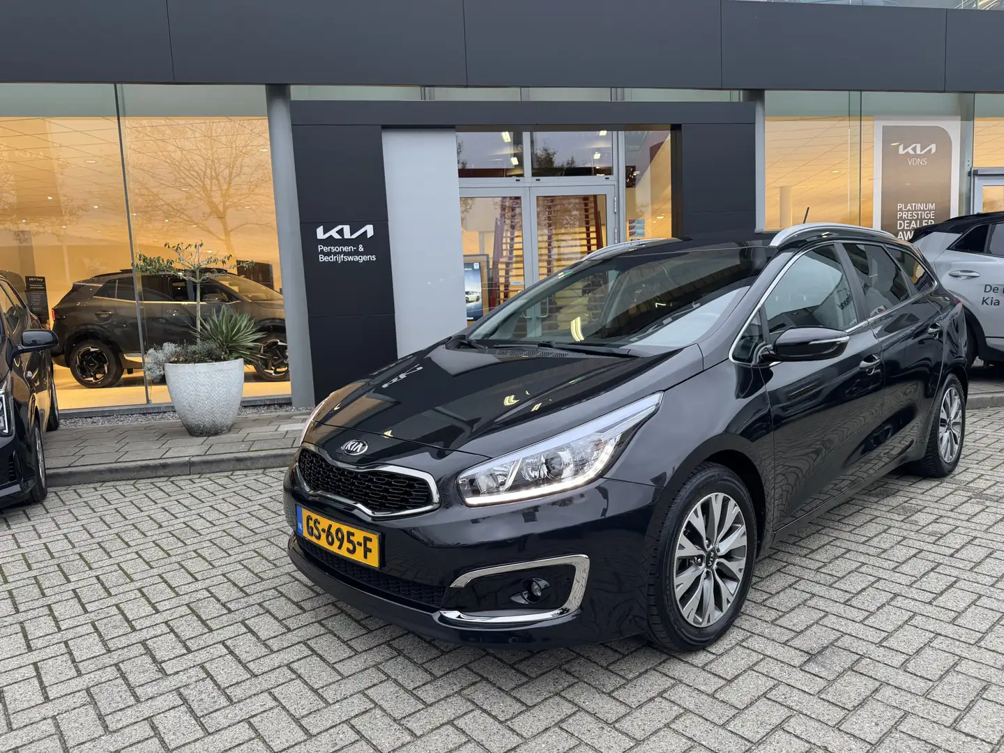 Kia Ceed SW / cee'd SW Sportswagon 1.6 GDI DynamicLine Automaat voor info Noir - 1