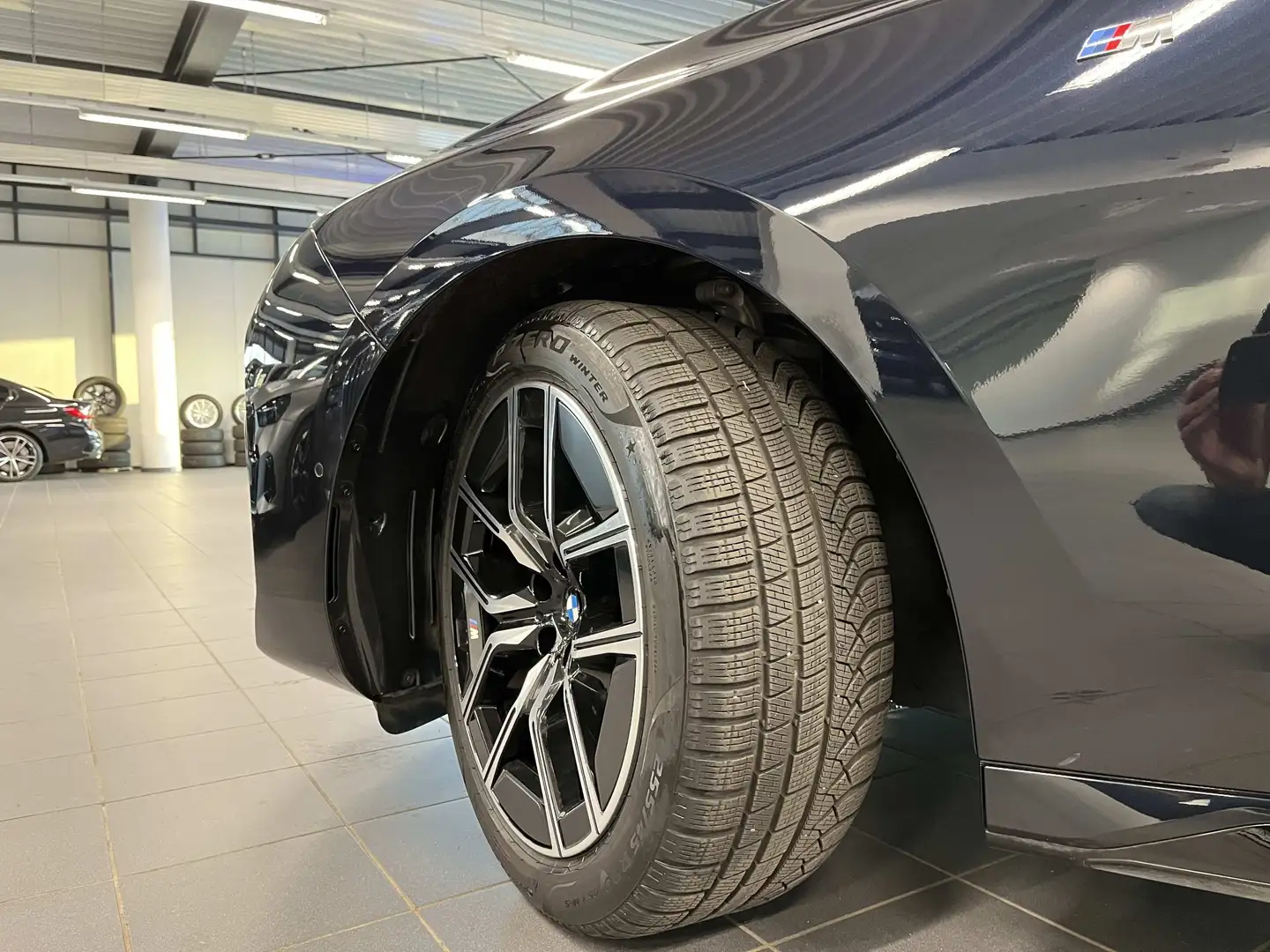 BMW 740 d xDrive M Sport SAG+INTEGRAL-AKTIVL.+ICONIC GLOW+ Černá - 2
