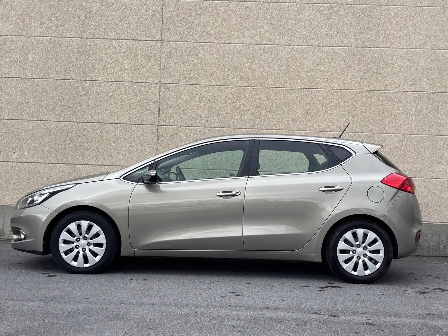 Kia Ceed / cee'd Cee'd 1.4i Sense ISG Beige - 2