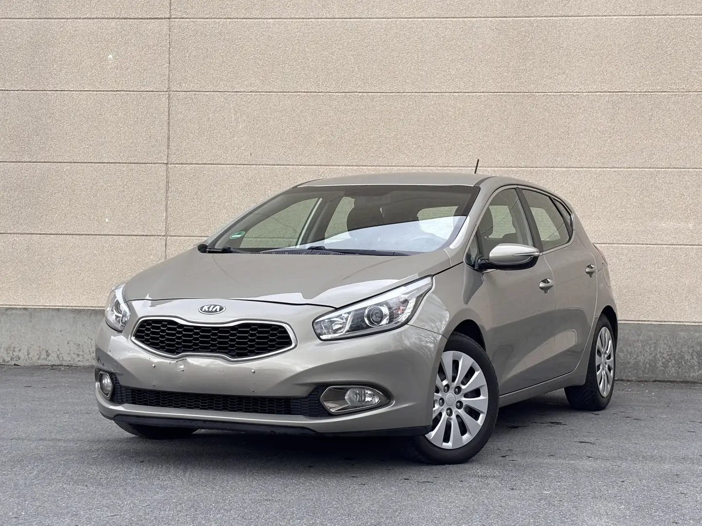 Kia Ceed / cee'd Cee'd 1.4i Sense ISG Beige - 1