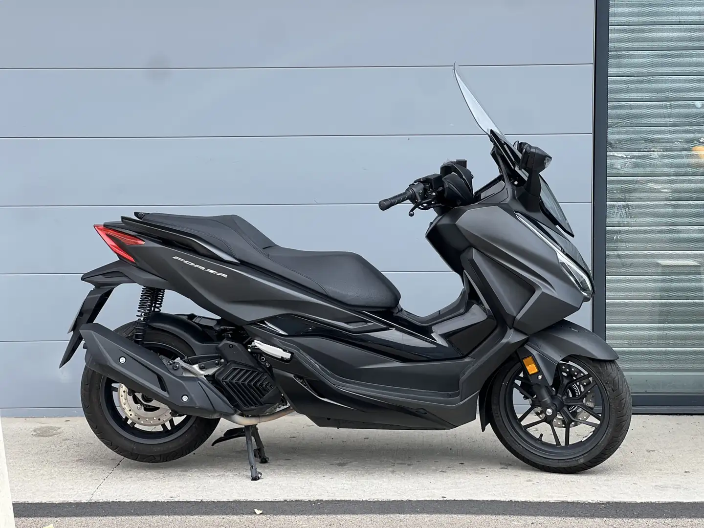 Honda Forza 125 Gris - 1