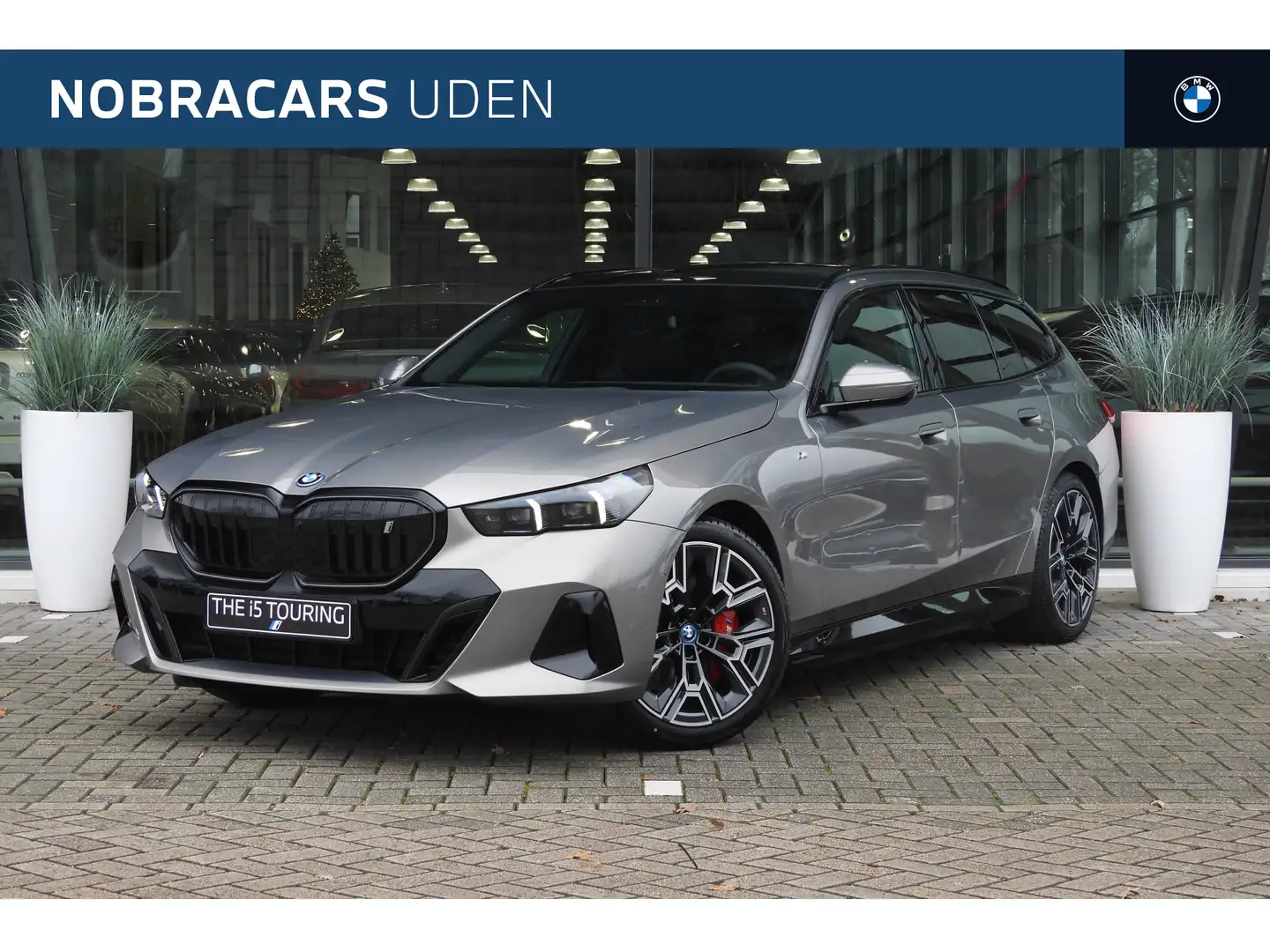 BMW i5 eDrive40 High Executive M Sport / Panoramadak / Pa Grijs - 1
