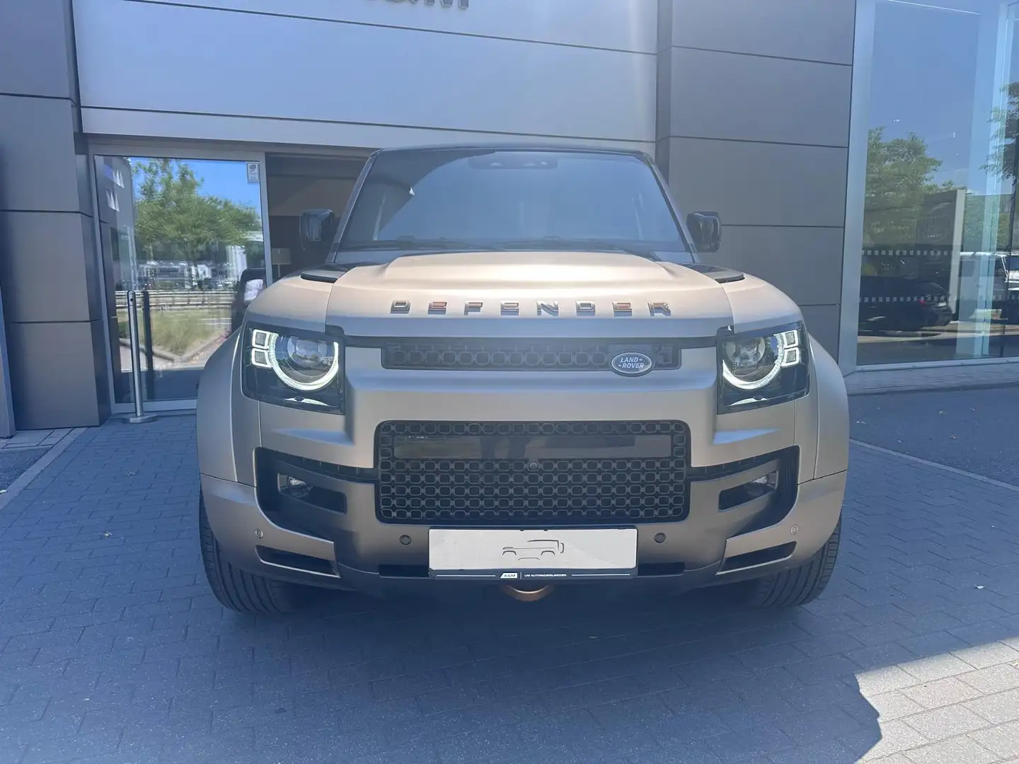 Land Rover Defender 110 P635 OCTA AWD Auto. 25.5MY Bruin - 2