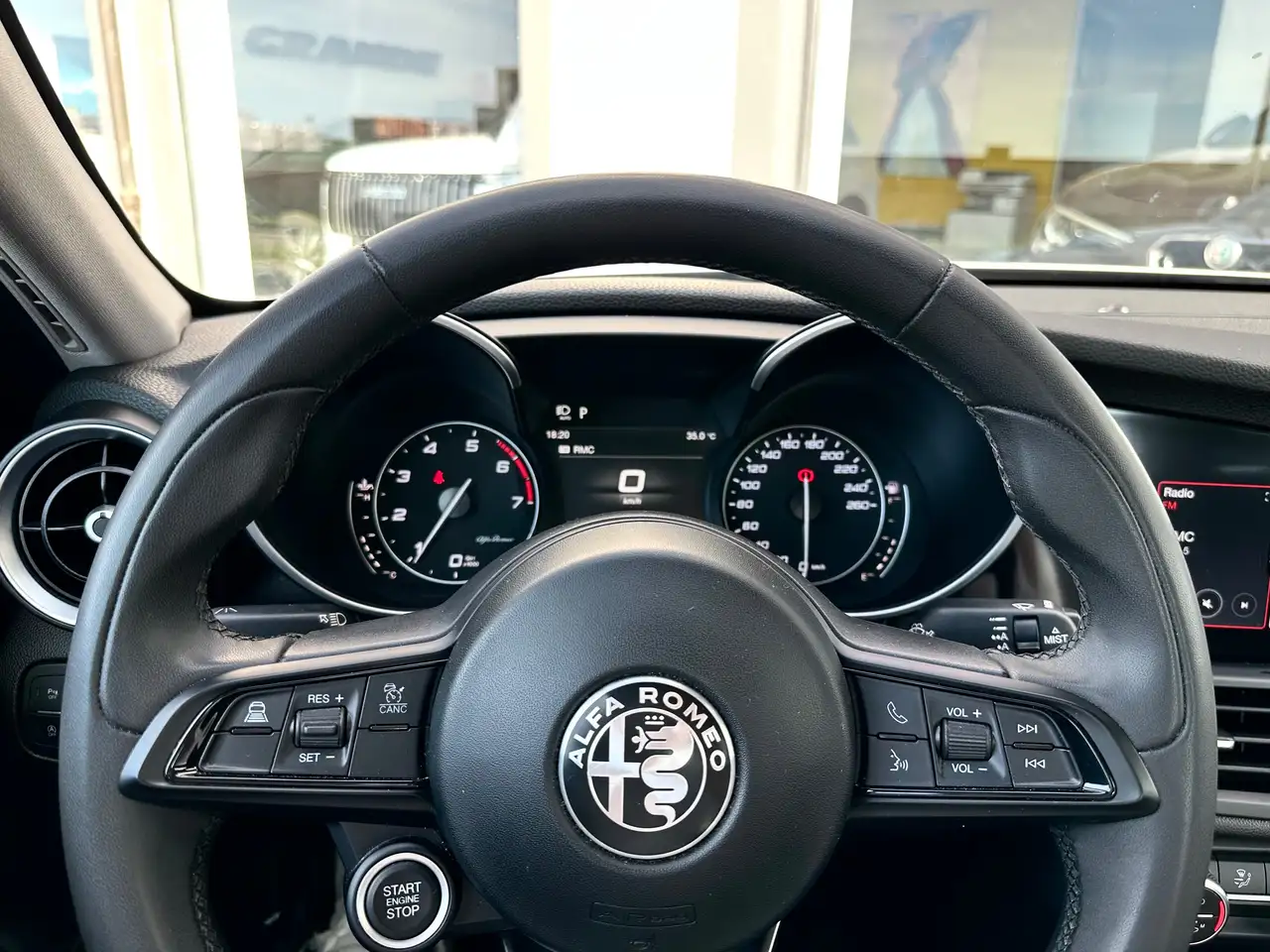 Alfa Romeo Giulia 2021 — фото 13