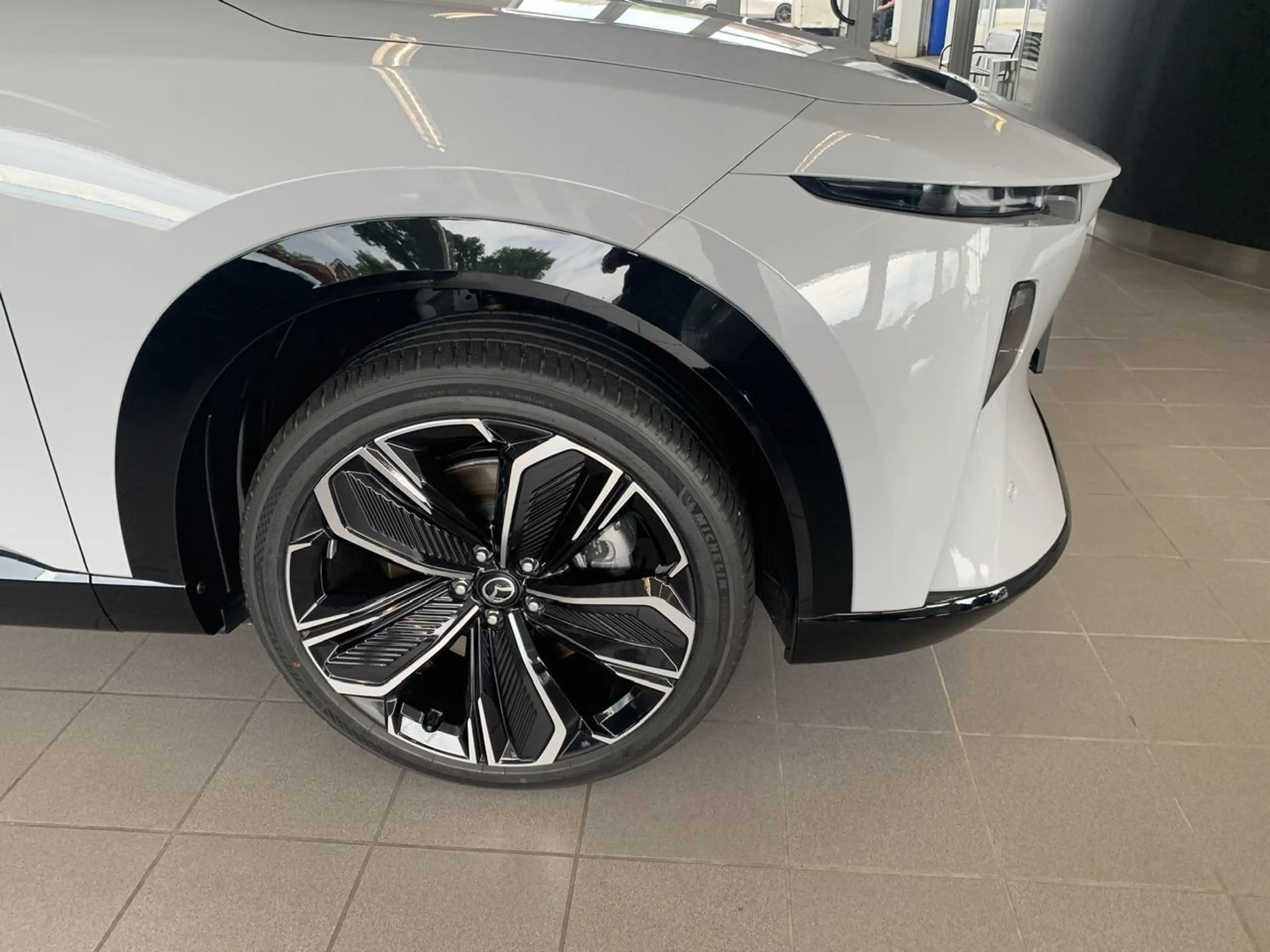 Mazda CX-6e 5WGN EV 78kWh 258 hp Takumi 21'' Sport — photo 4