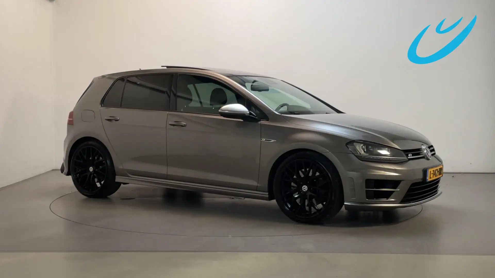 Volkswagen Golf 2.0 TSI R 4Motion Panoramadak Leder Stoelverwarmin Grijs - 1