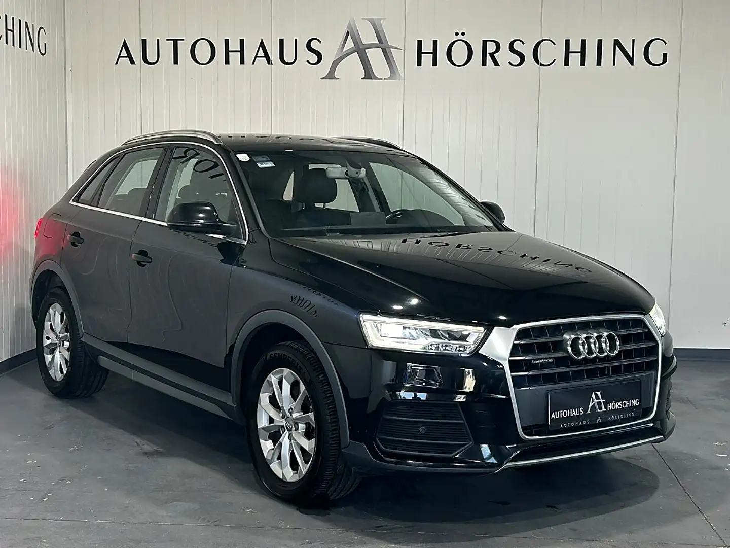 Audi Q3 2,0 TFSI quattro Design S-tronic Schwarz - 1