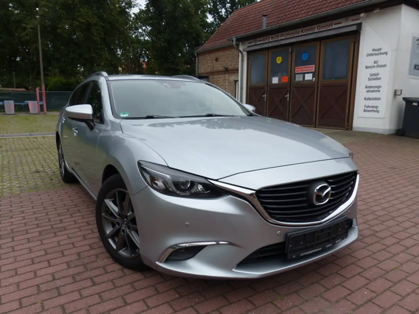 Mazda 6 2.2 Sports-Line Autom.,Tempom.,Navi, Sitzh. Grau - 1