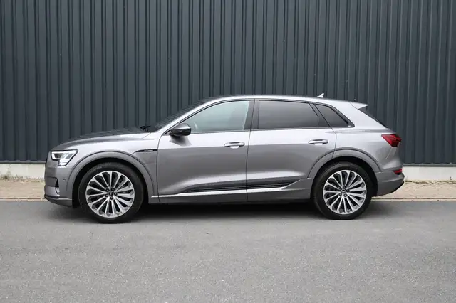 Audi e-tron view 6