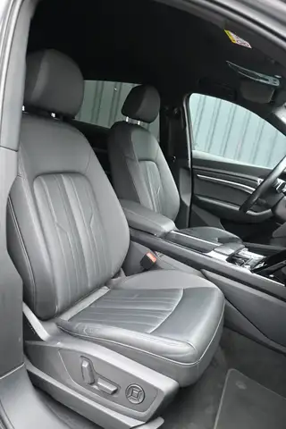 Audi e-tron view 12