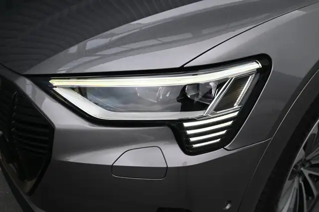 Audi e-tron view 9