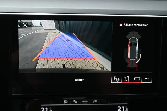 Audi e-tron view 15