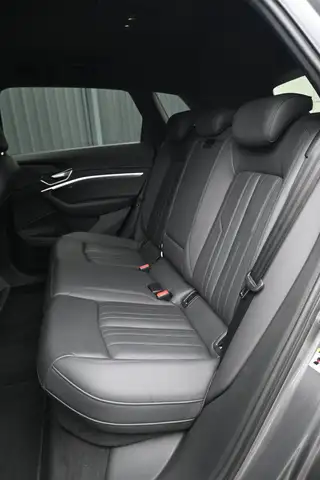 Audi e-tron view 13