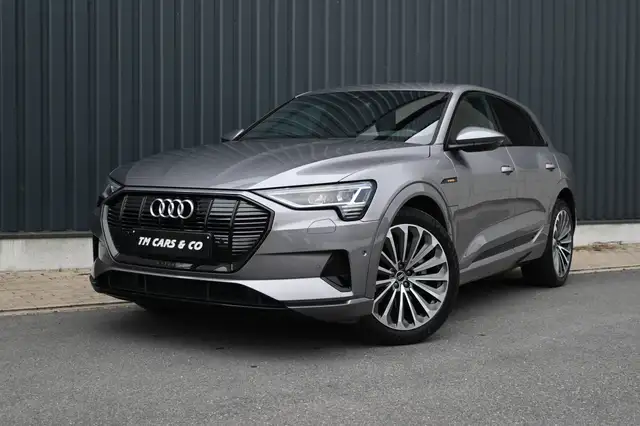 Audi e-tron view 2