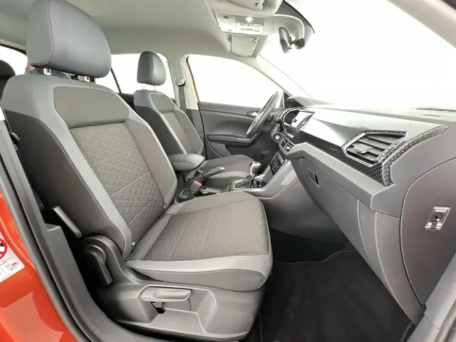 Volkswagen T-Cross view 9