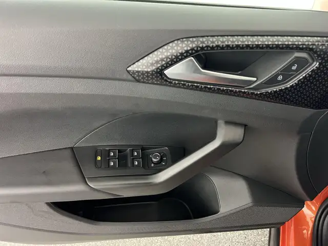 Volkswagen T-Cross view 11