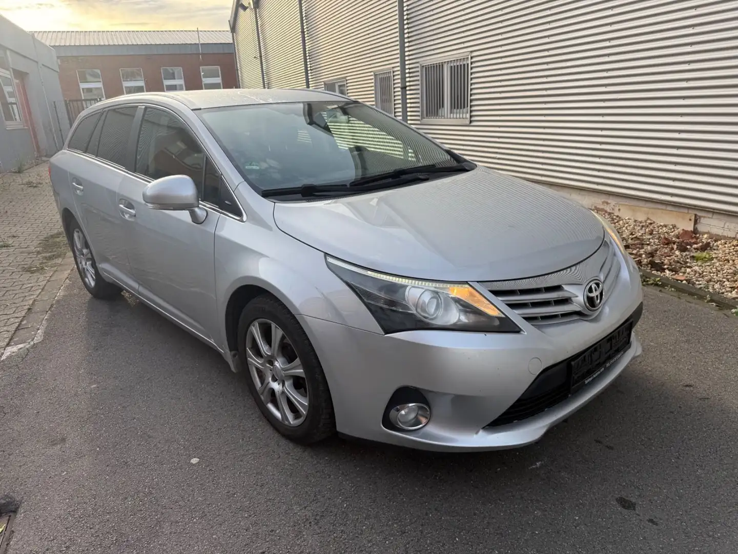 Toyota Avensis Kombi Edition/Automatik/Klima/Euro5 Grau - 2