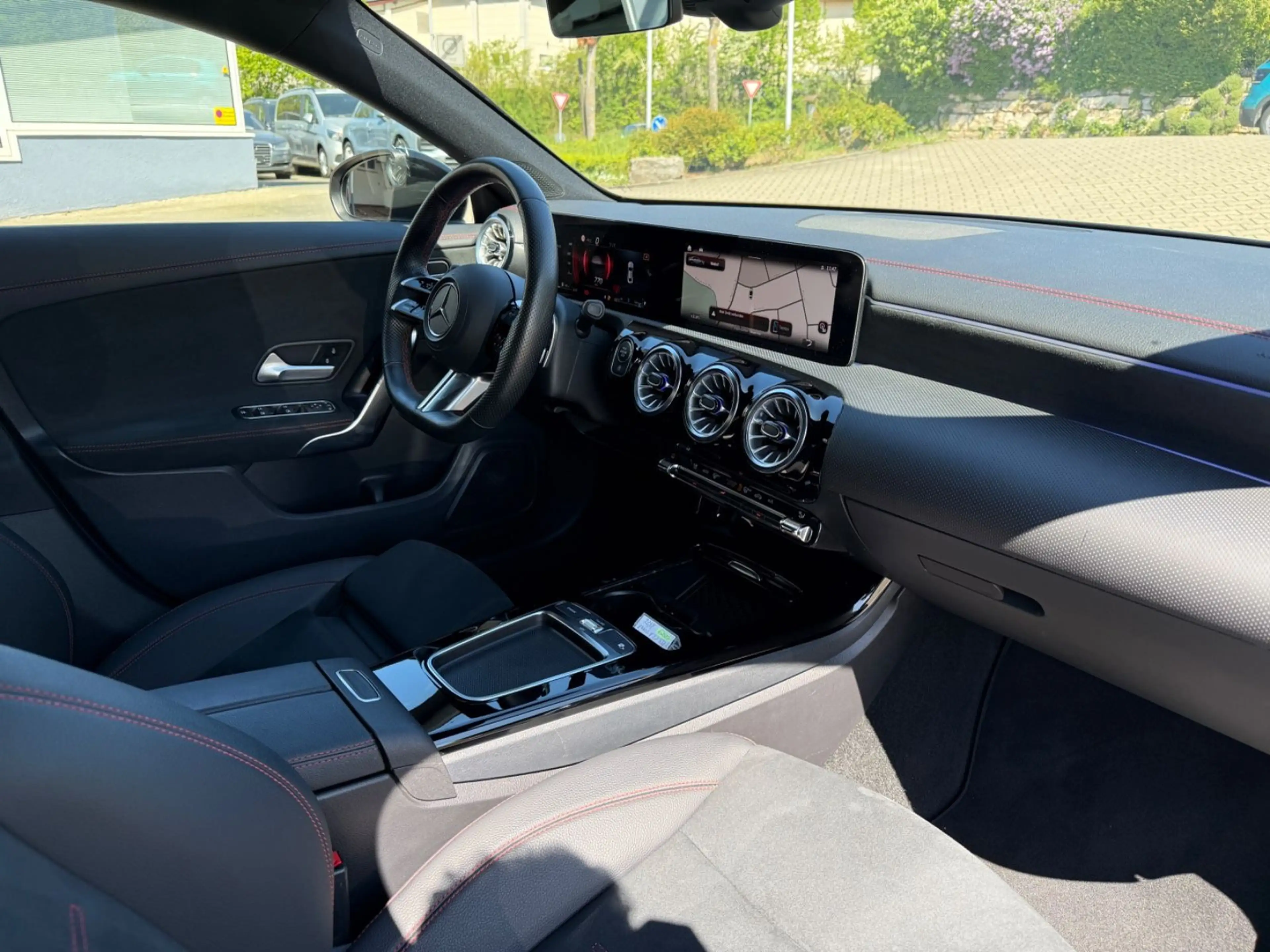 Mercedes-Benz CLA 200 d AMG Advanced Plus Night Ambiente DTC+ — photo 2
