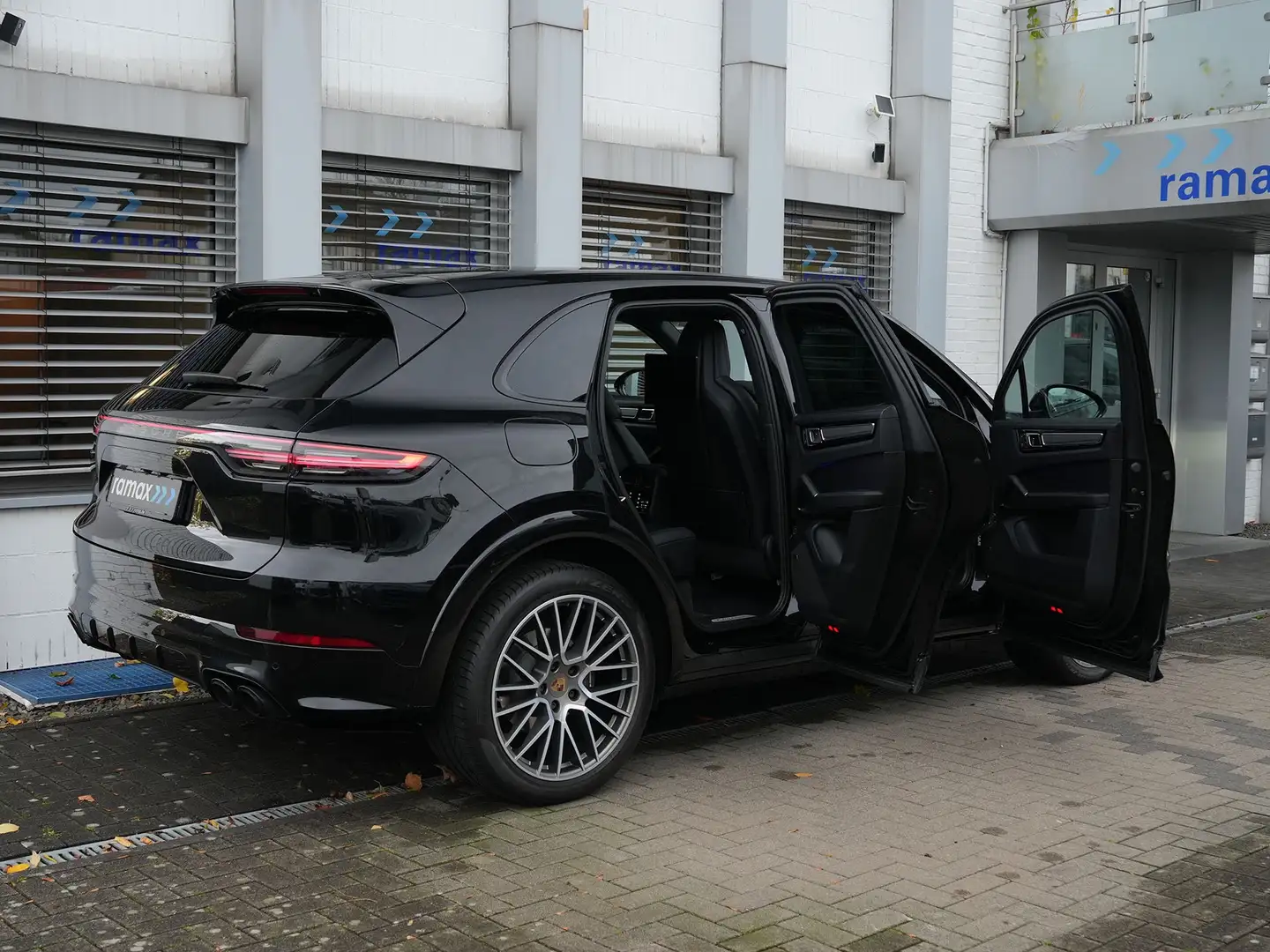 Porsche Cayenne CAYENNE PLATINUM+SPORTDESIGN-ACC-PANO-RS-ENTERTAIN Noir - 1