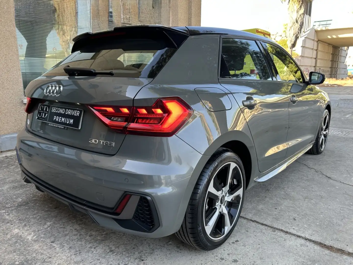 Audi A1 Sportback 30 TFSI Adrenalin S tronic Gris - 2