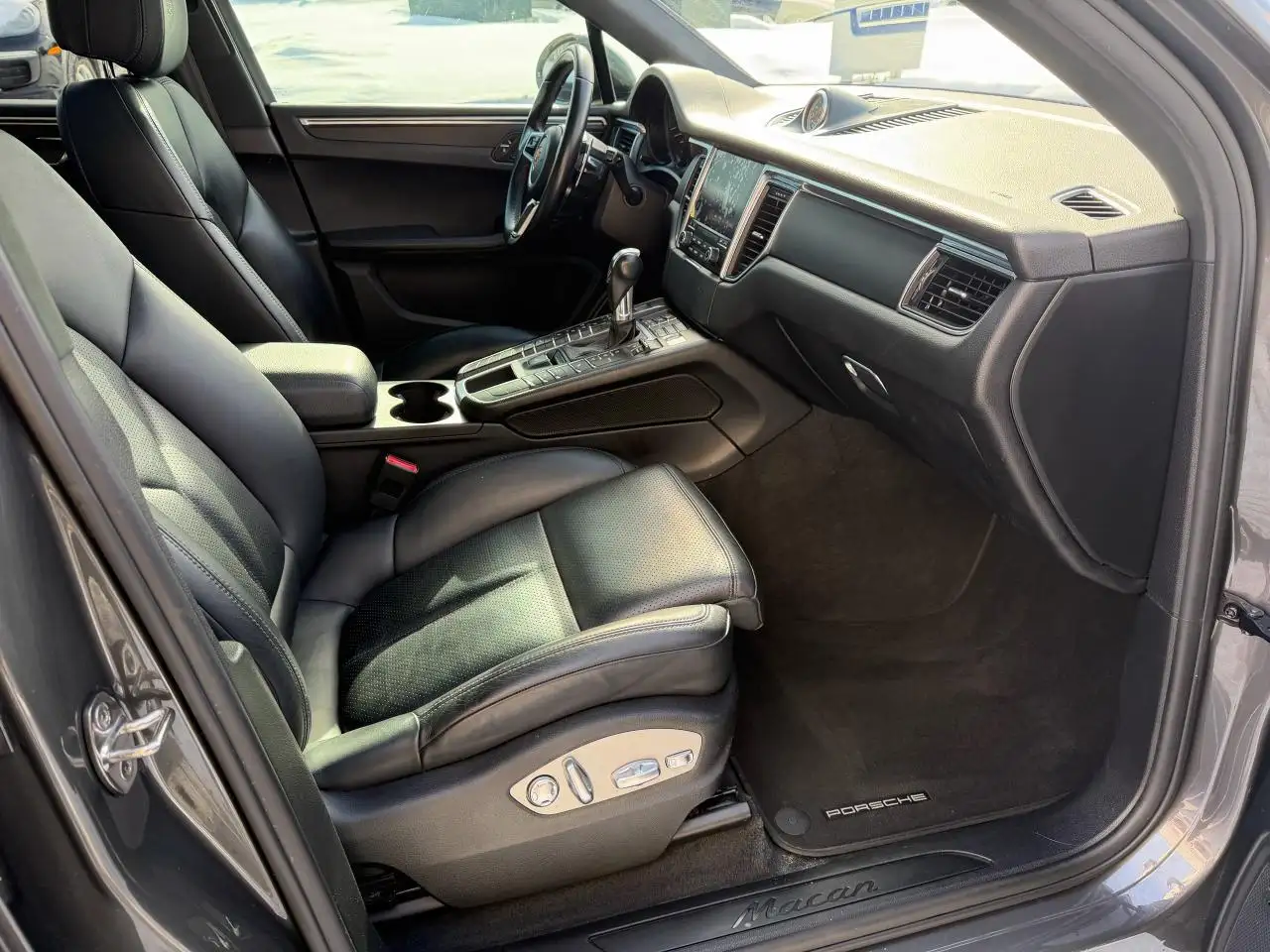 Porsche Macan снимка Porsche Macan