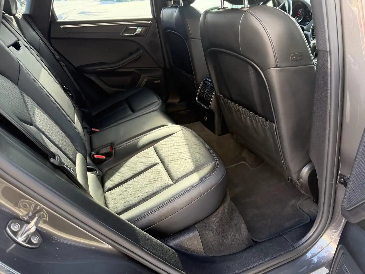 Porsche Macan снимка Porsche Macan