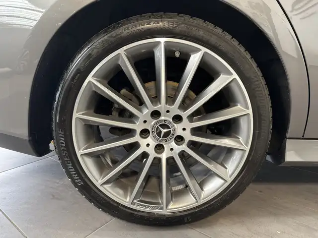 Mercedes-Benz Cla view 3