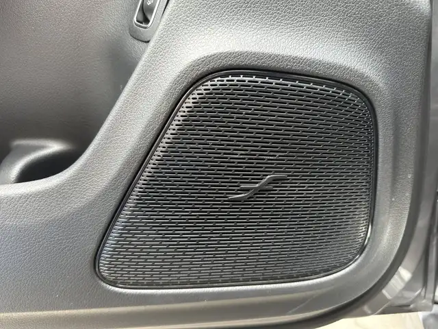 Mercedes-Benz Cla view 12