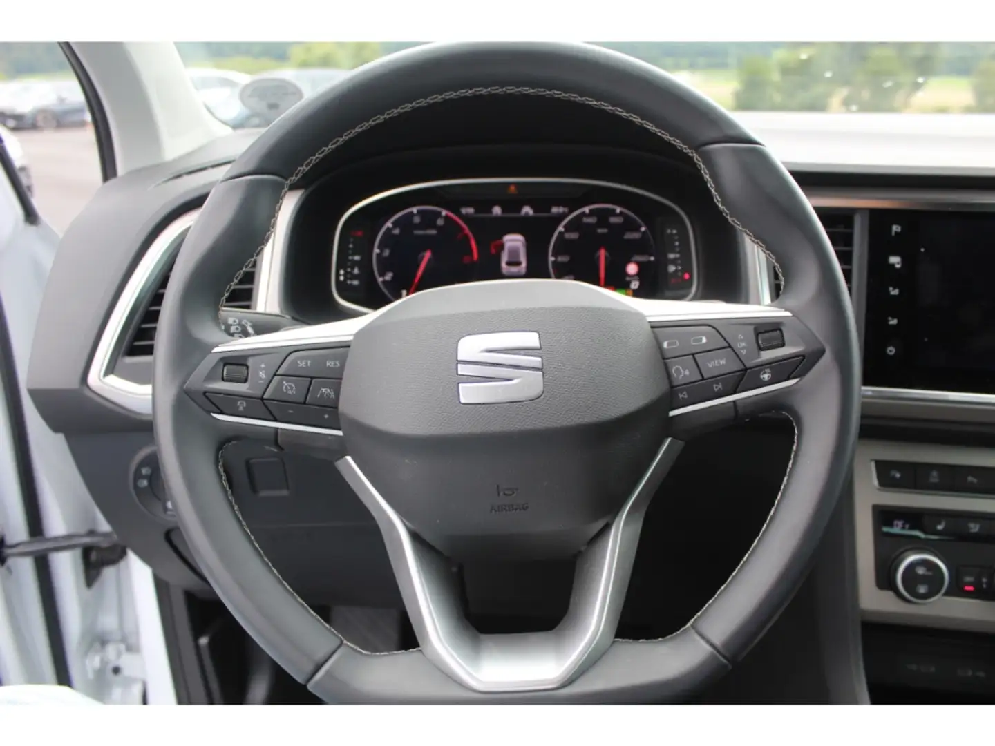 SEAT Ateca 1.5 TSI DSG Xperience NAVI AHK LED KAMERA SHZ GRA Weiß - 1