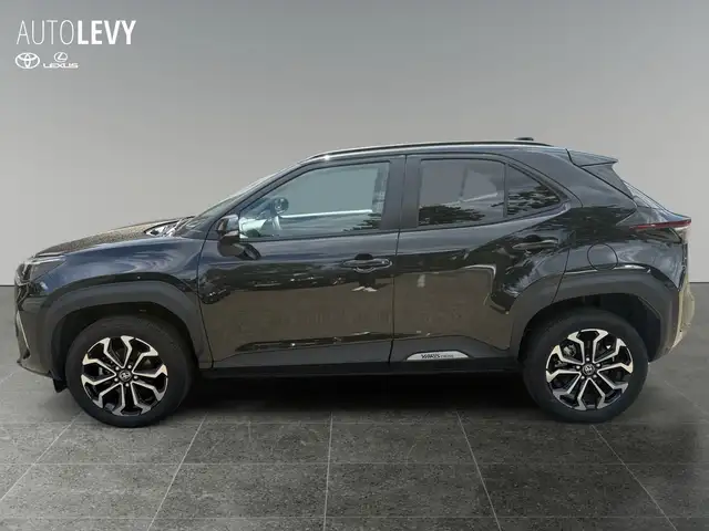 Toyota Yaris Cross view 3