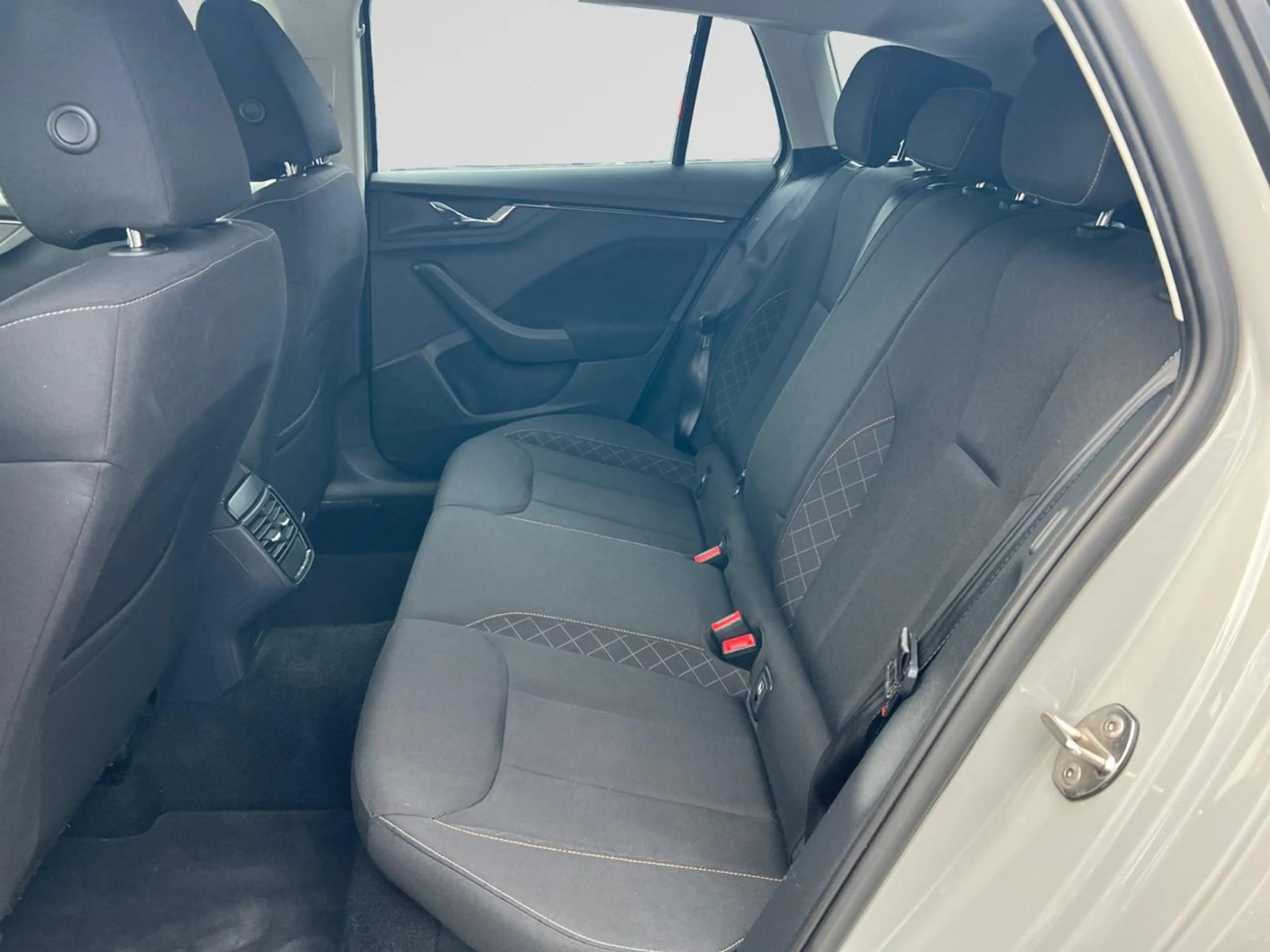 Skoda Scala 1.0 TSI Ambition — photo 11