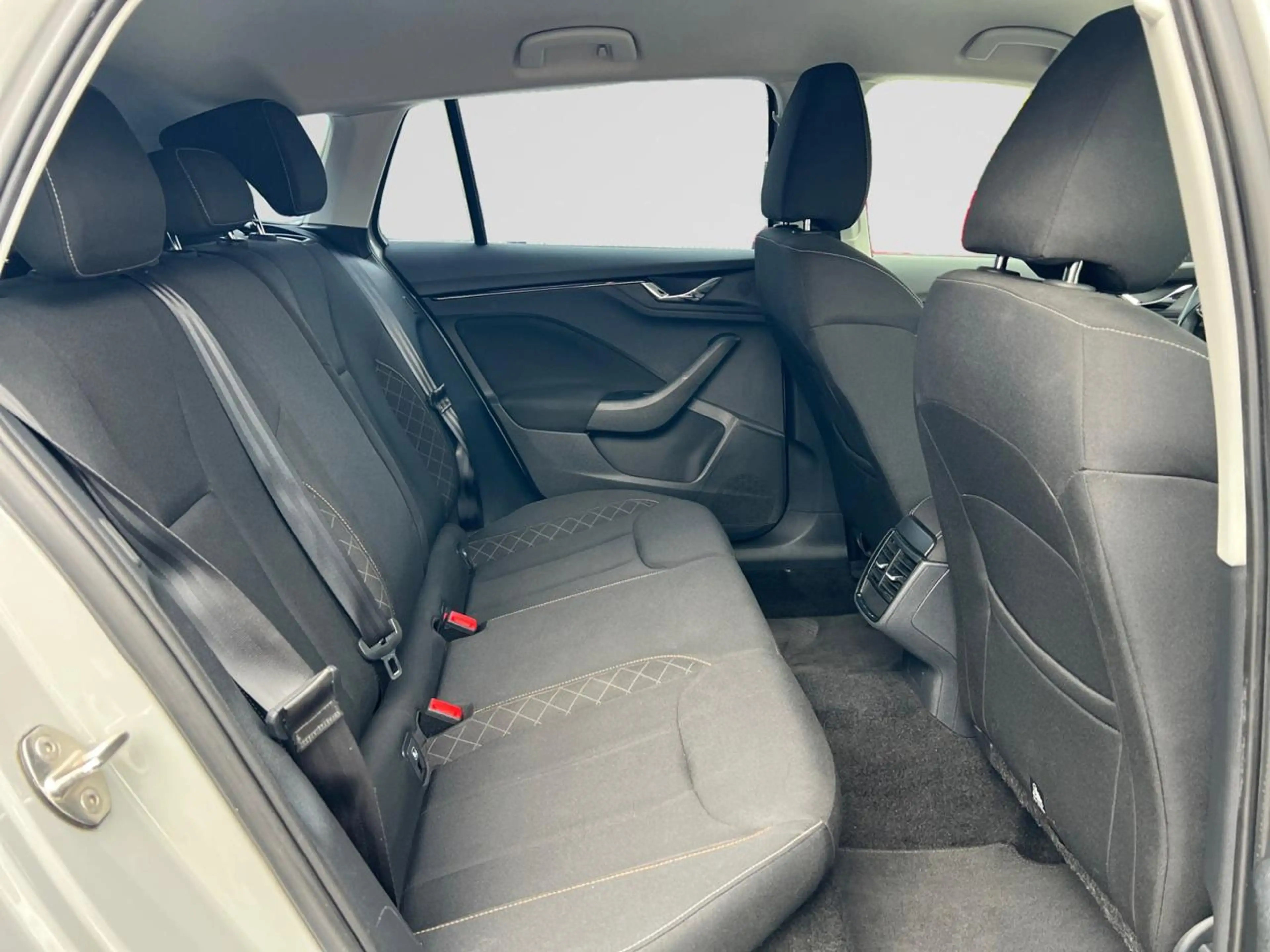 Skoda Scala 1.0 TSI Ambition — photo 12