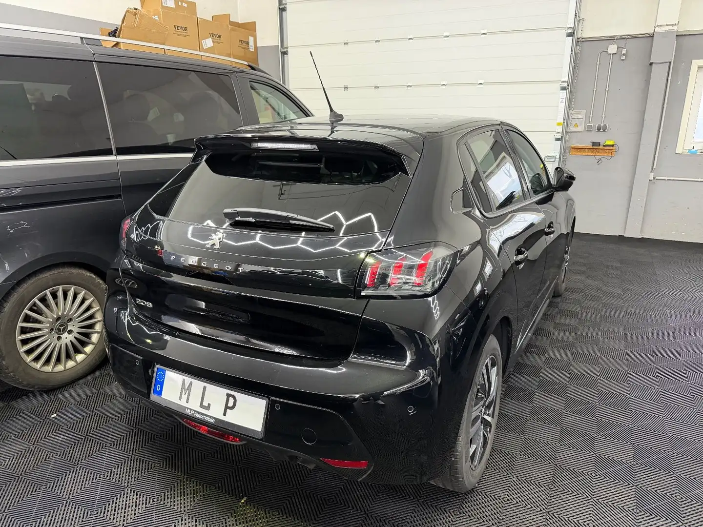 Peugeot 208 Allure Pack Schwarz - 2