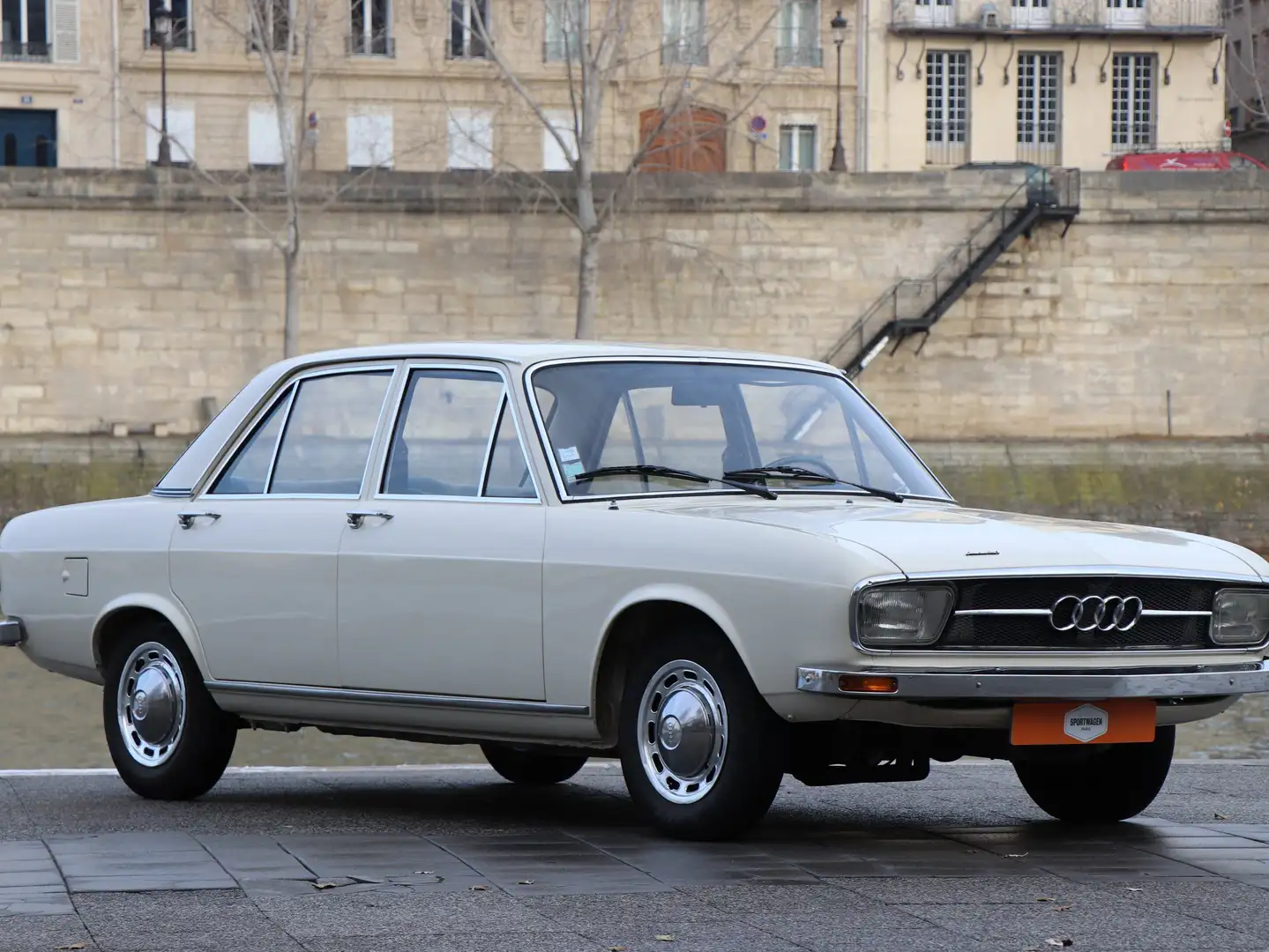 Audi 100 Бежевий - 1