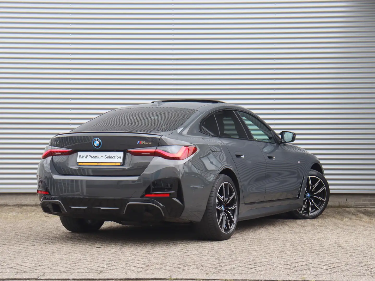 BMW i4 M50 | High Executive | M Sportpakket Pro | Panodak Grijs - 2