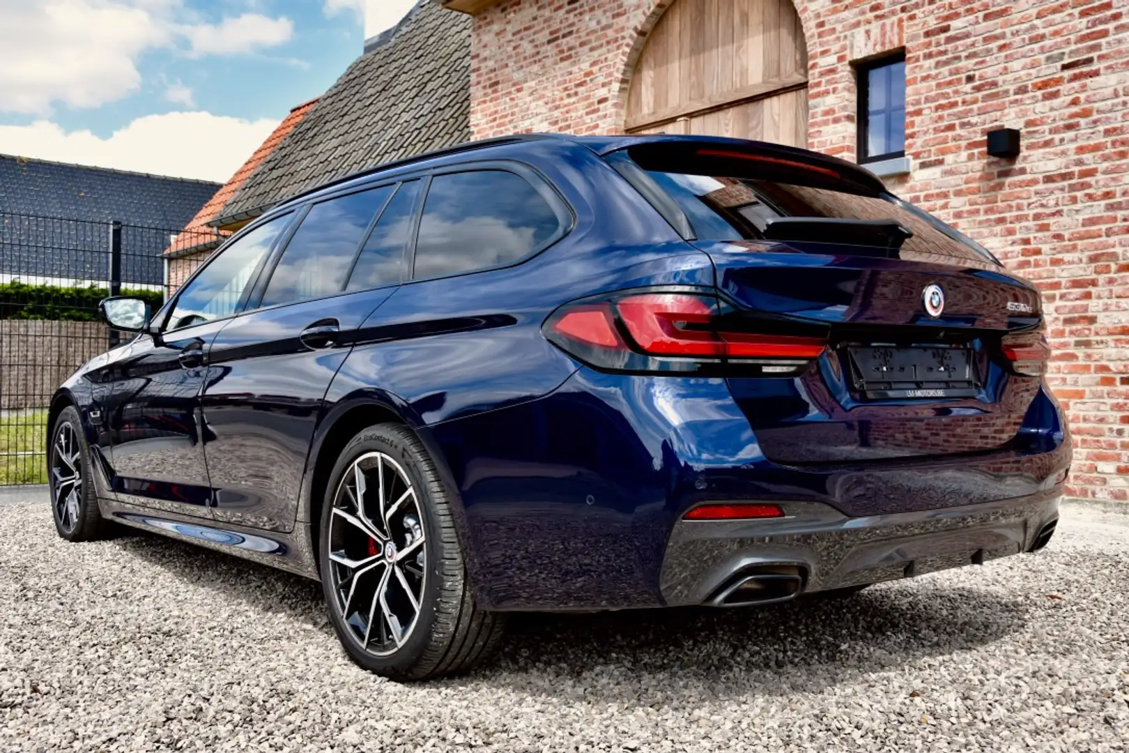 BMW 530 e Touring **PluginHybride** M-Pack Blauw - 2