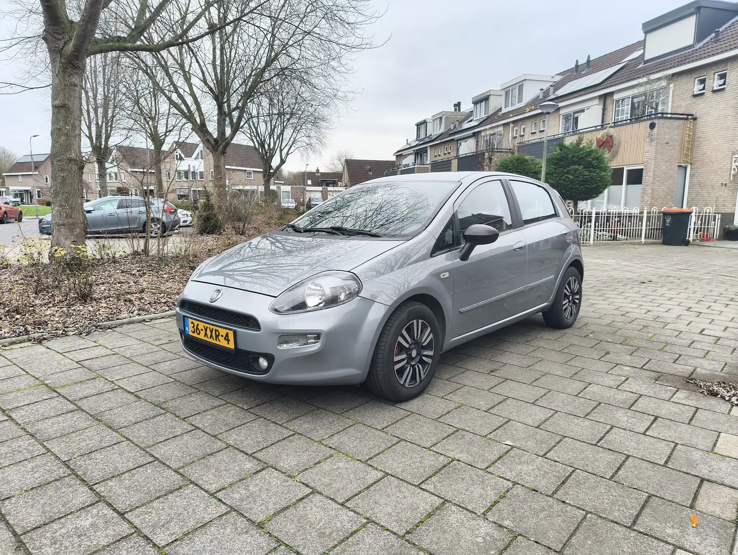 Fiat Punto 0.9 TwinAir/APK/Airco/Bluetooth/NAP/All-season Grijs - 1