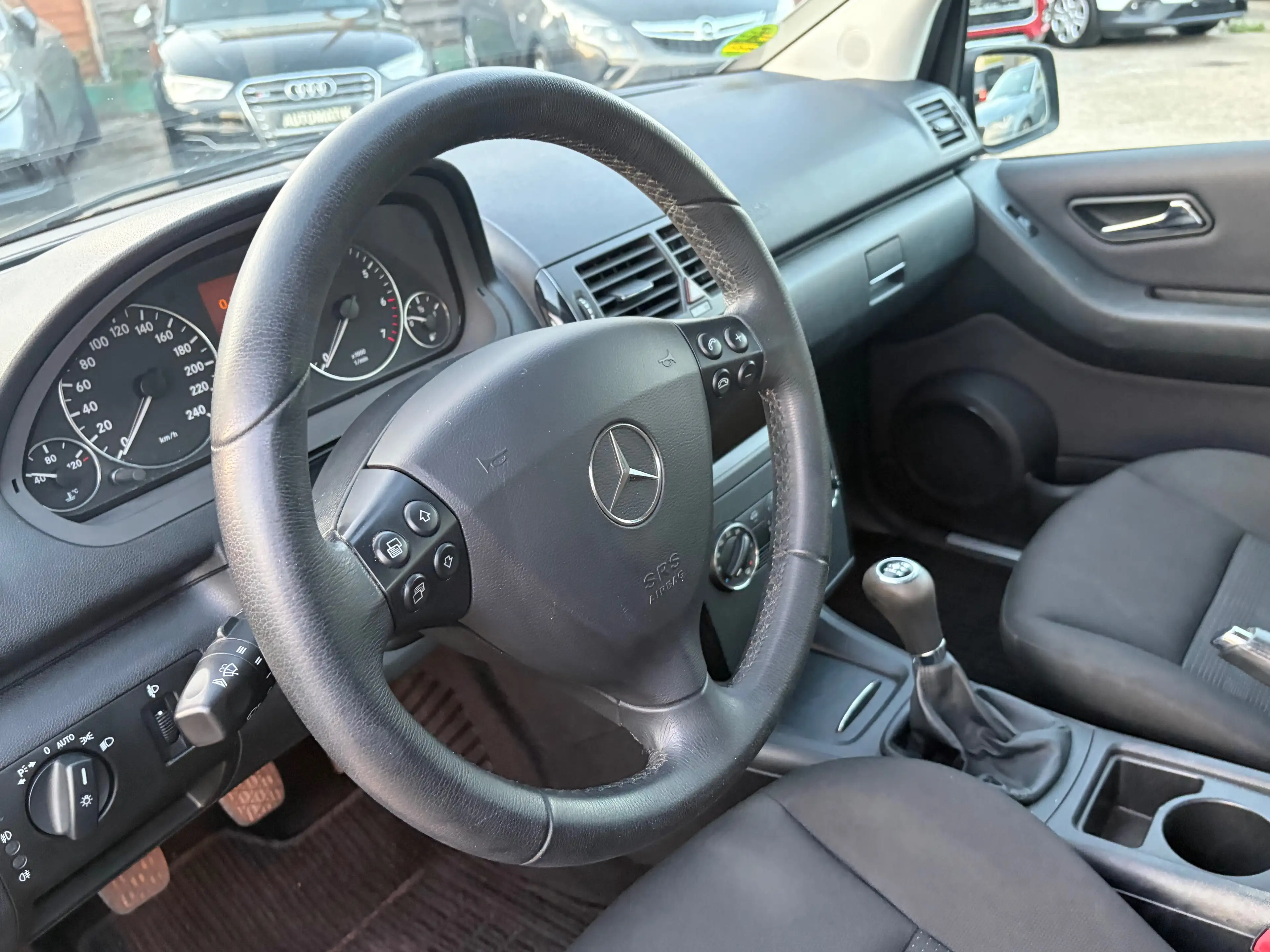 Mercedes-Benz A 180 A 180 5-türig*HU/AU Neu*Klima* — photo 14