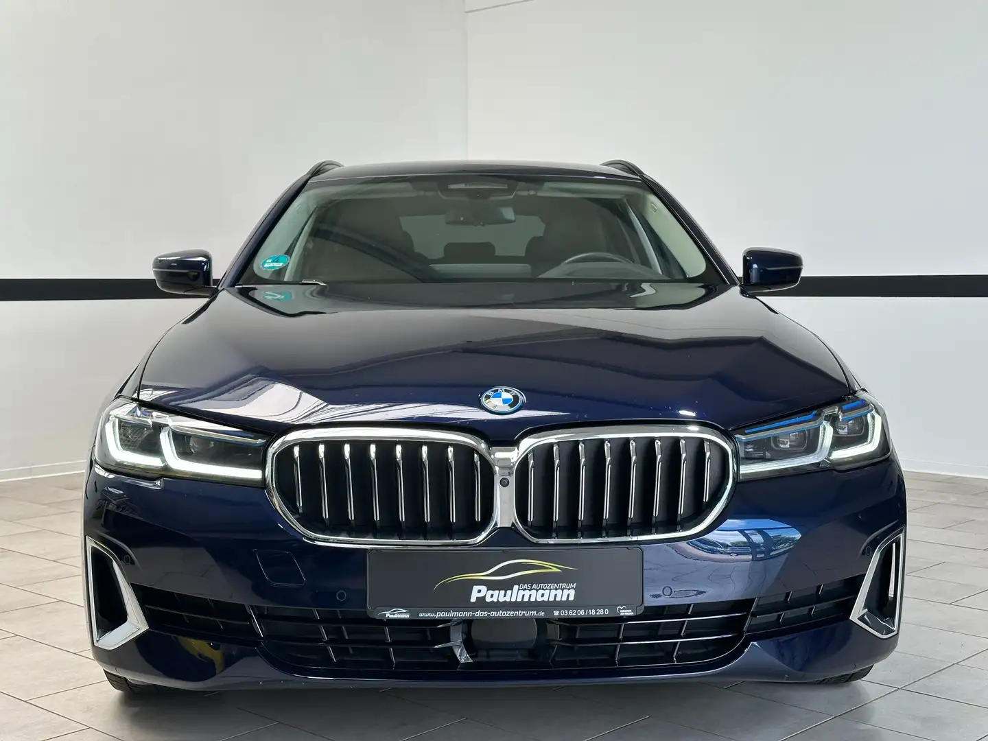 BMW 530 530e xDrive Touring Aut. Luxury Line Navi*Leder* Blauw - 2