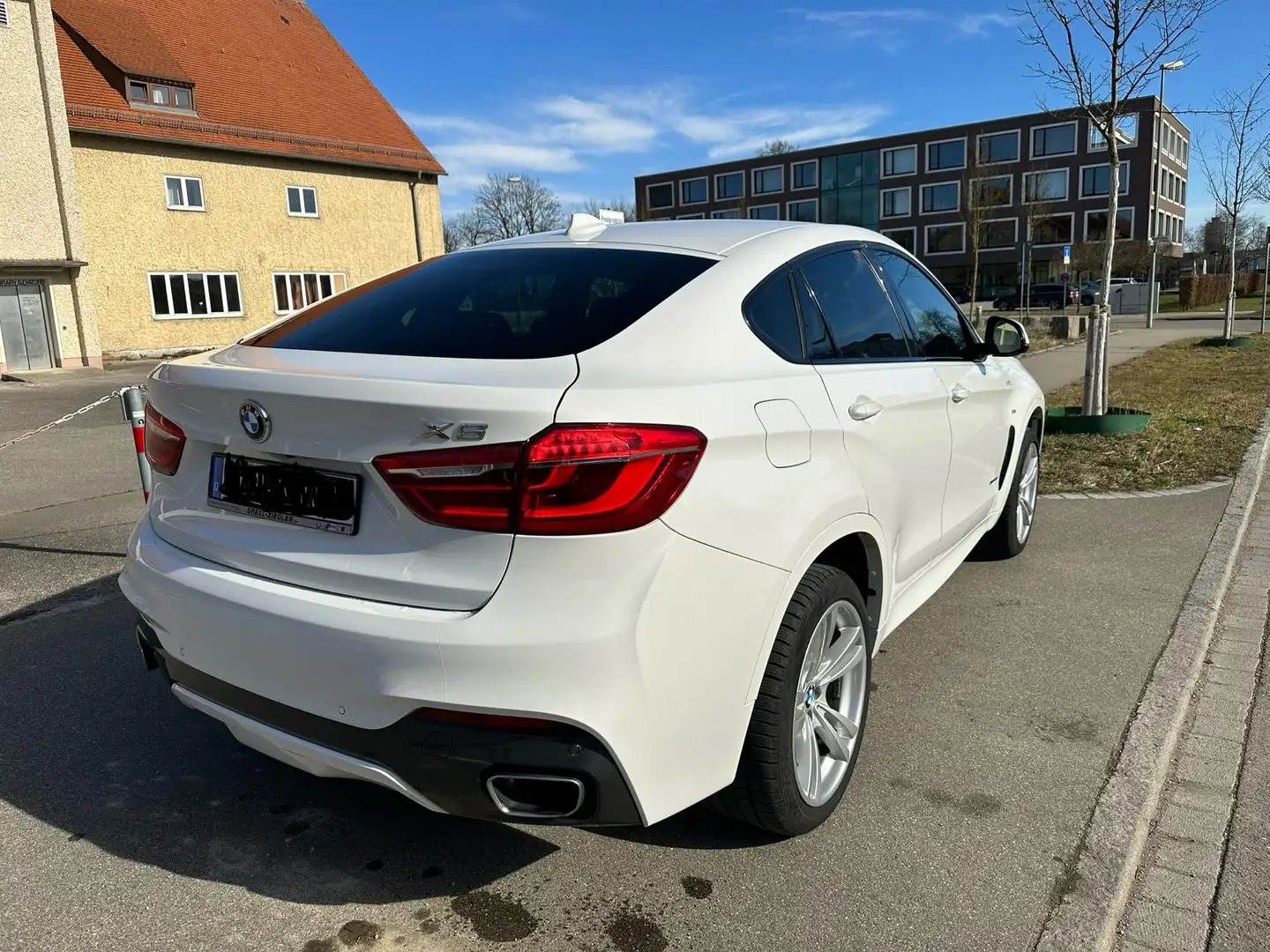 BMW X6 xDrive30d mit Ahk. Weiß - 2