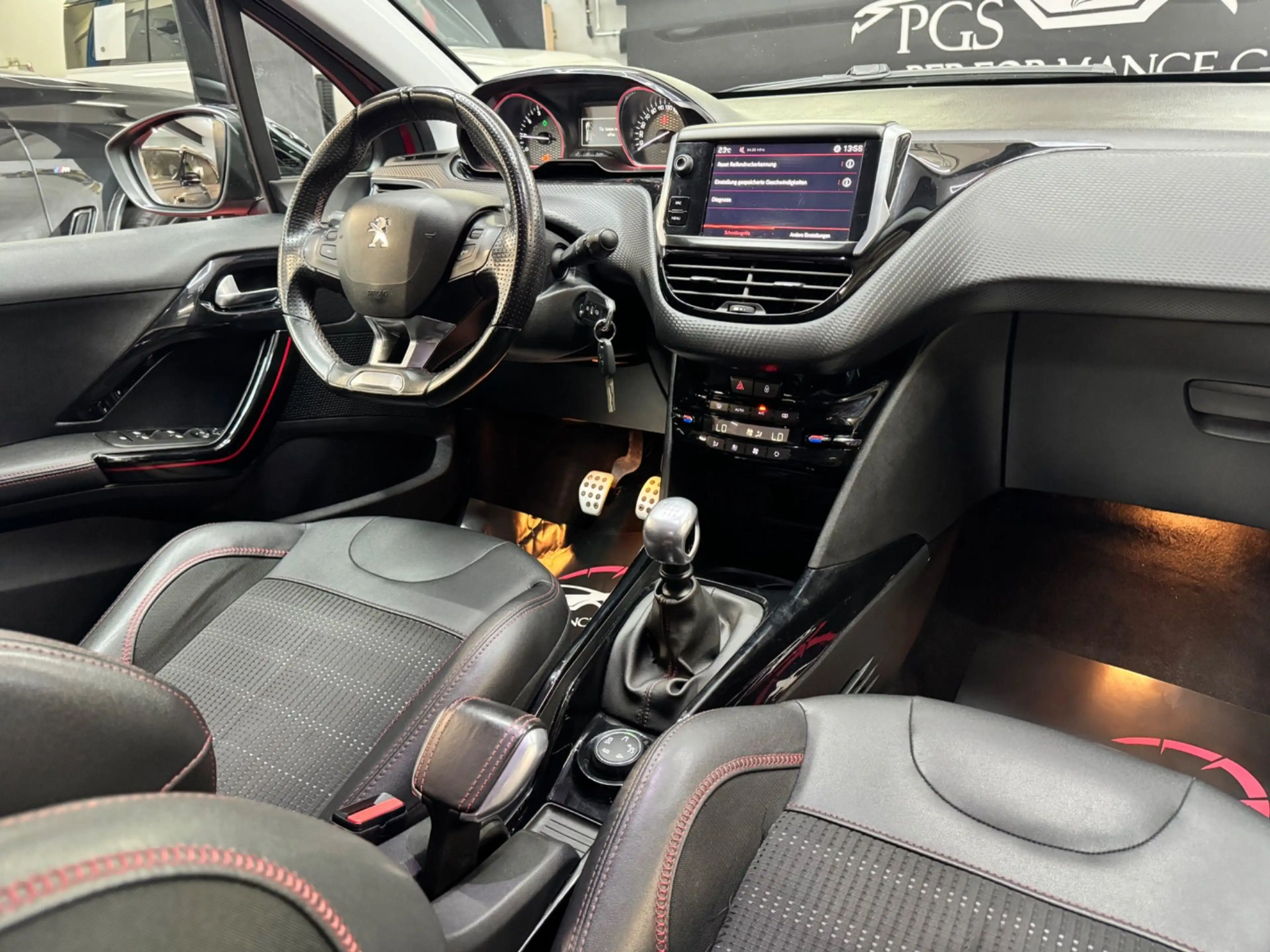 Peugeot 2008 1,2 PureTech 130 — photo 7