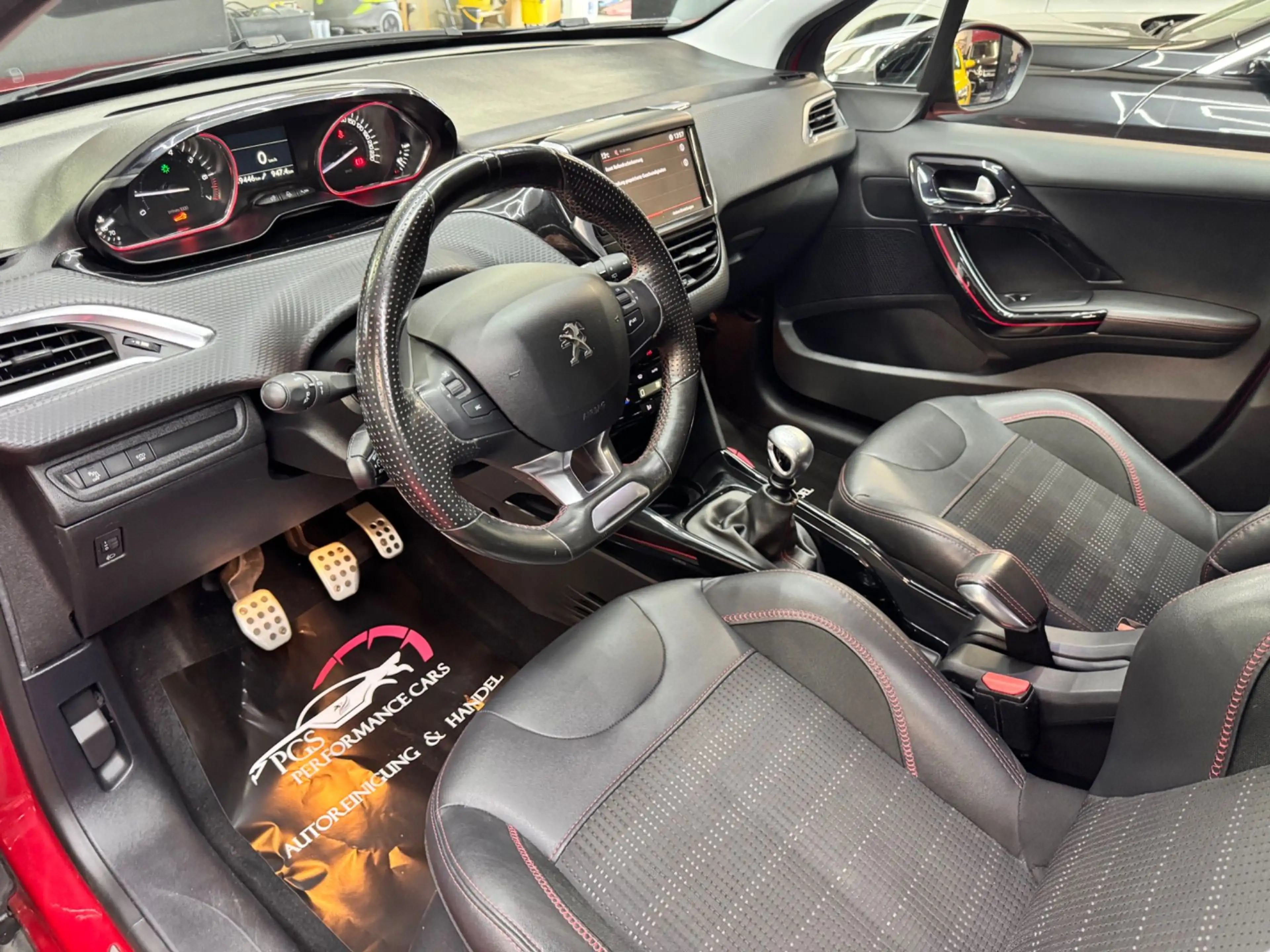 Peugeot 2008 1,2 PureTech 130 — photo 12