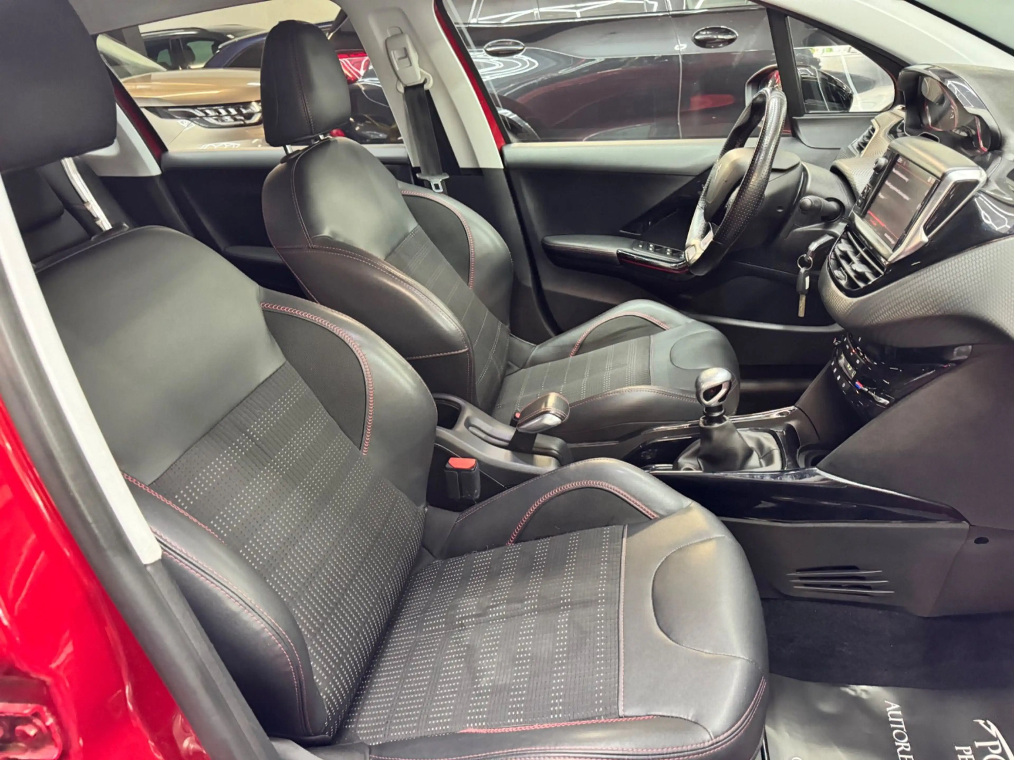 Peugeot 2008 1,2 PureTech 130 — photo 9