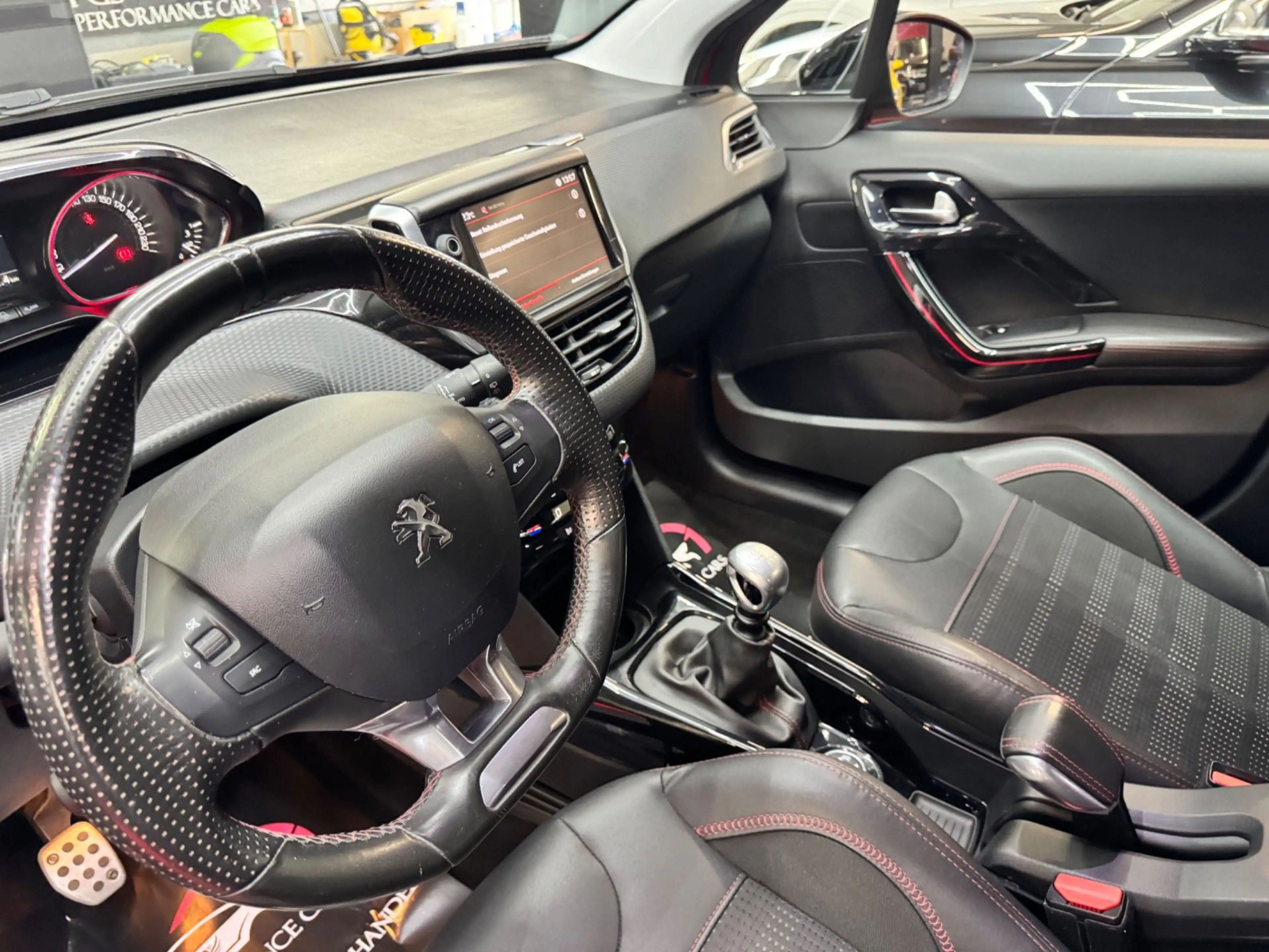 Peugeot 2008 1,2 PureTech 130 — photo 14