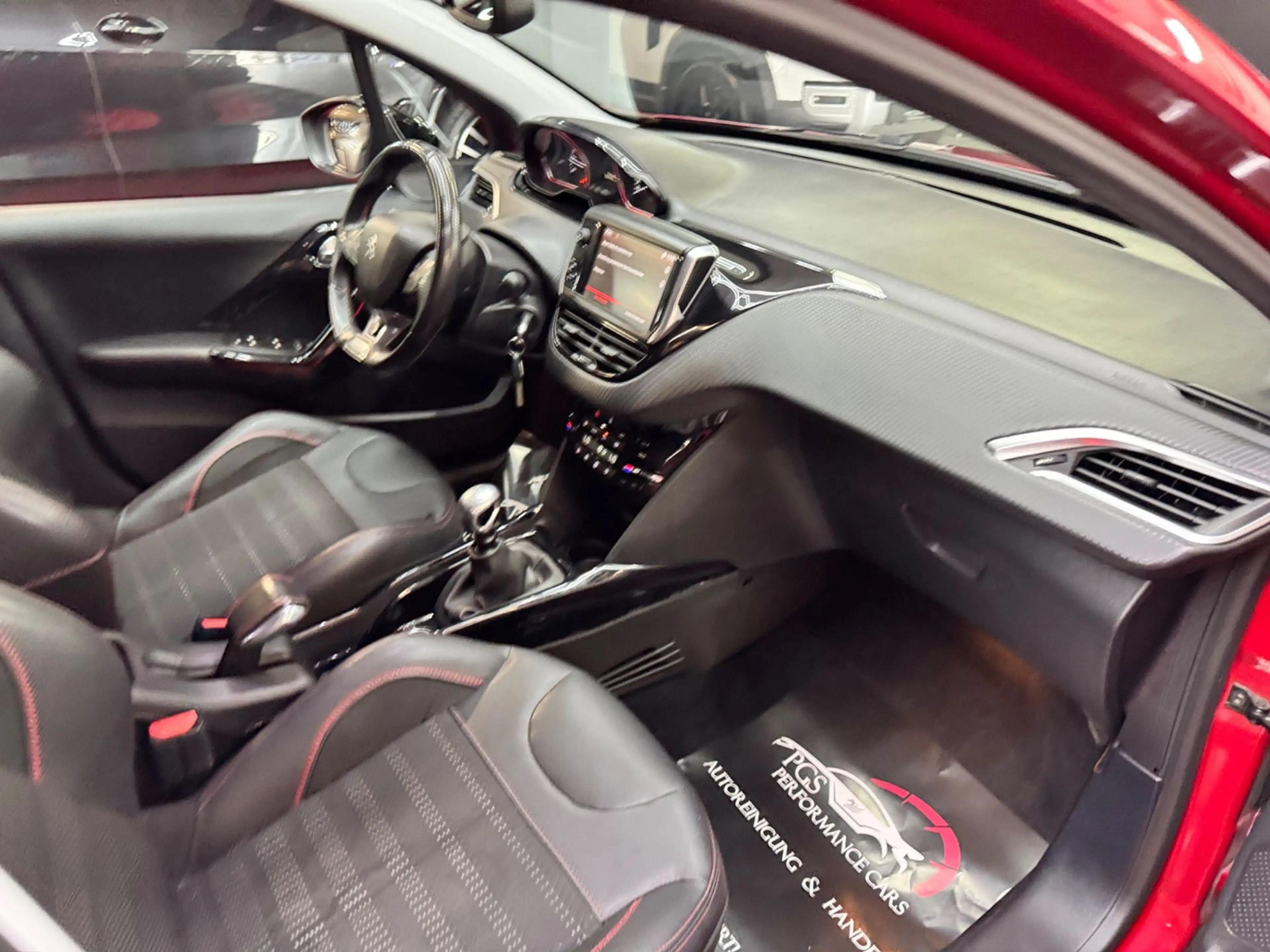 Peugeot 2008 1,2 PureTech 130 — photo 11