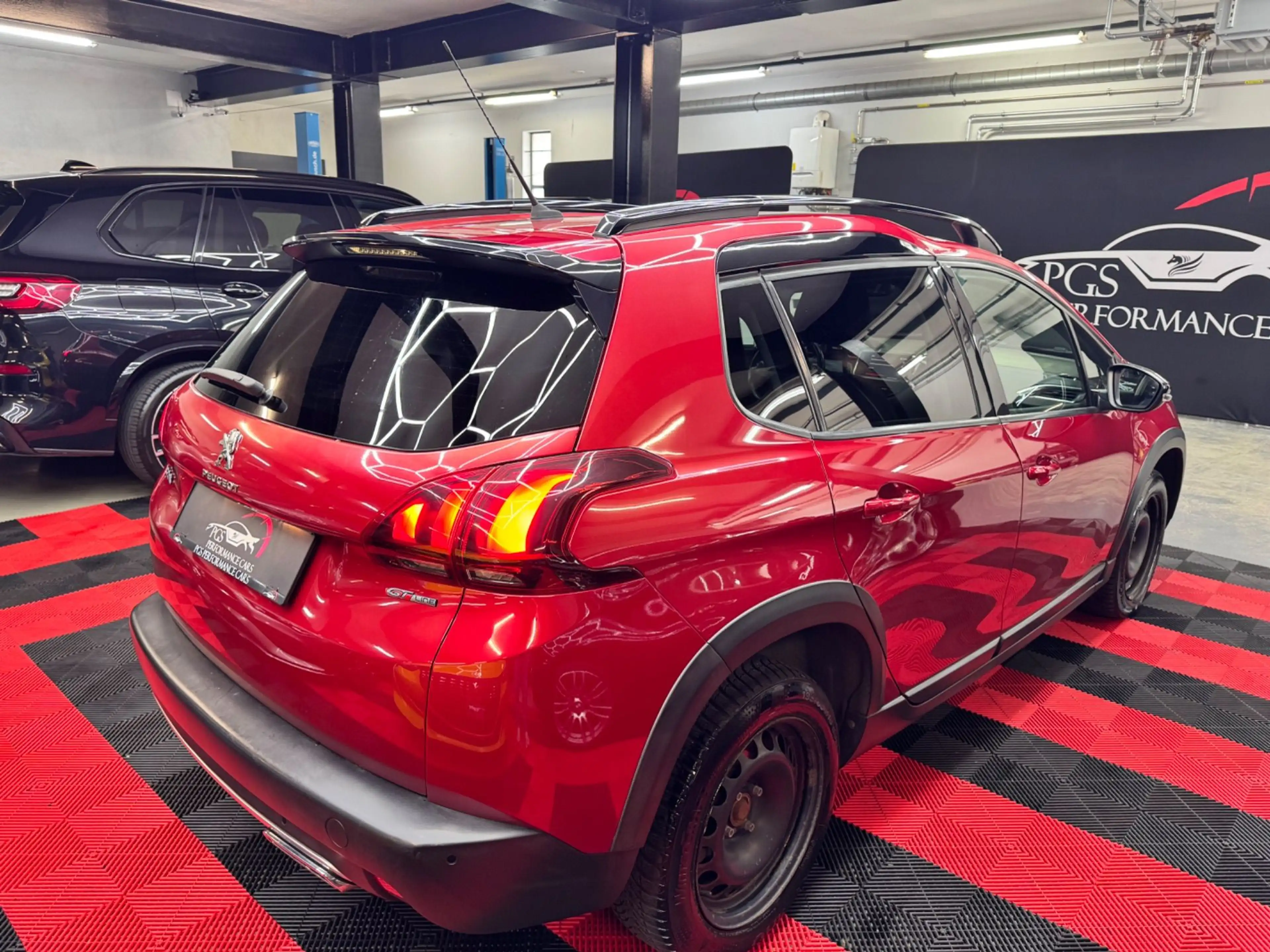 Peugeot 2008 1,2 PureTech 130 — photo 6