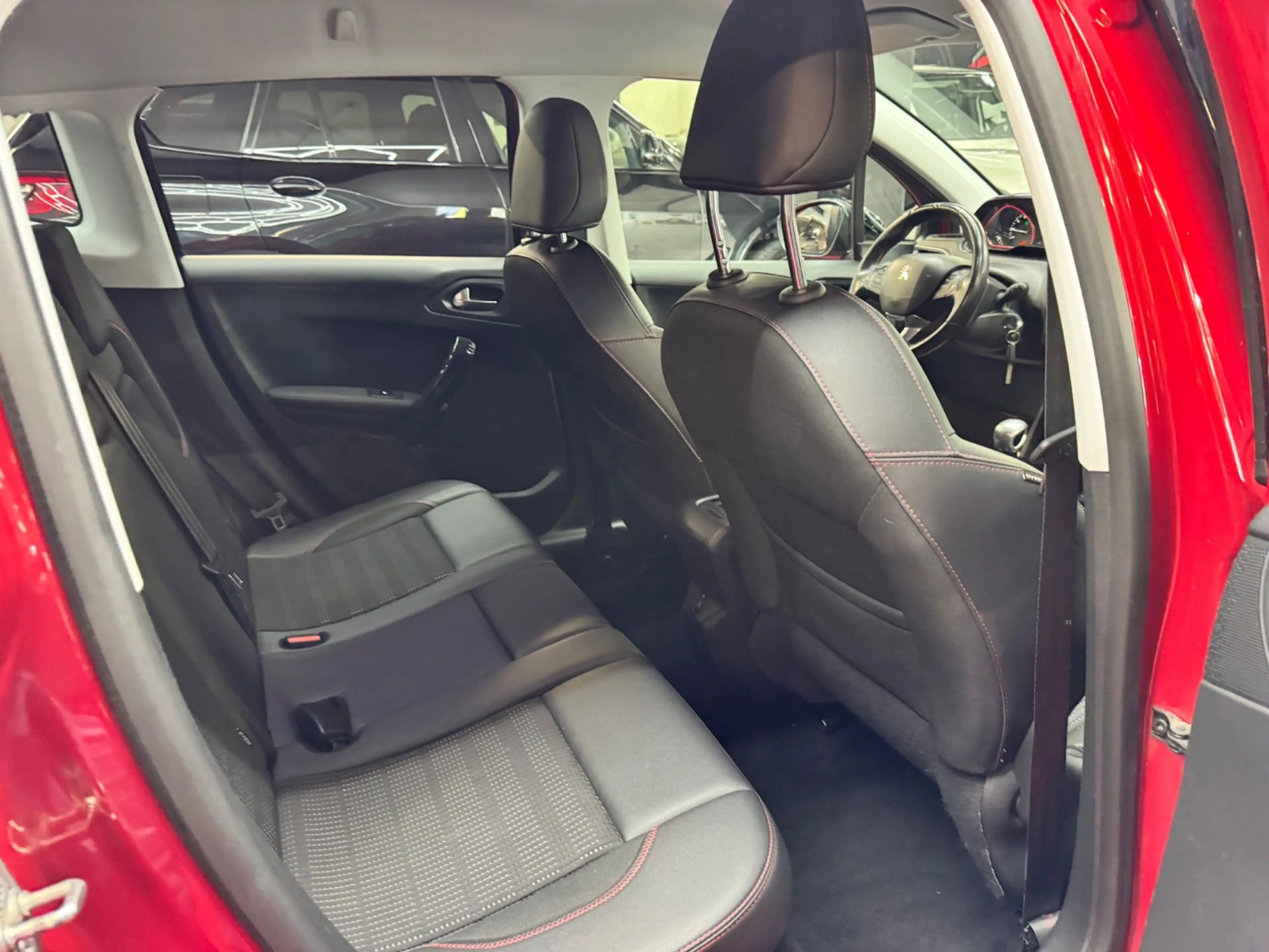 Peugeot 2008 1,2 PureTech 130 — photo 8