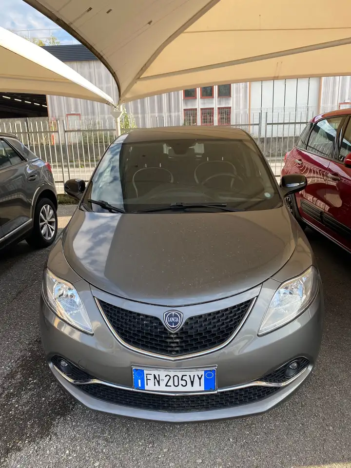 Lancia Ypsilon
