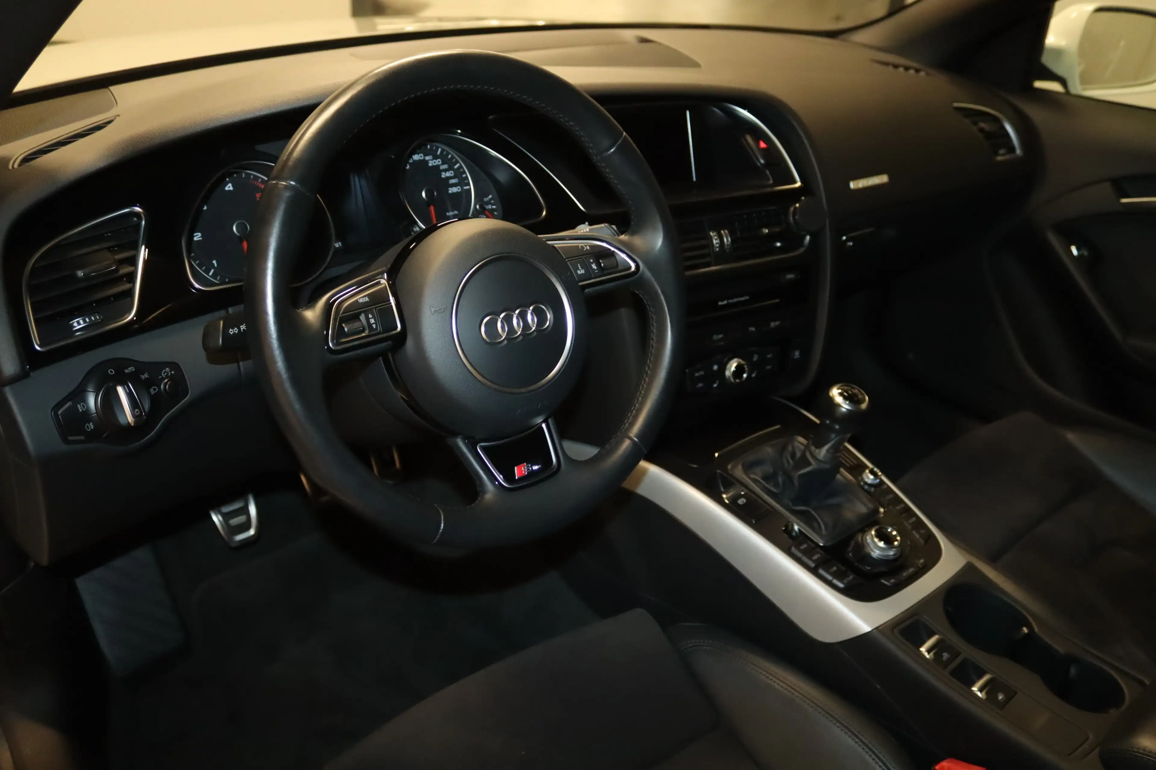 Audi A5 Cabrio 2.0 TDI qu. S-Line-Xenon-AHK-SHZ-PDC — photo 14